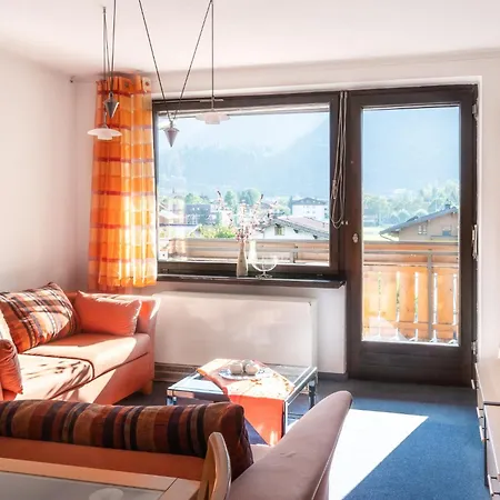 Alan In Close To Bus - Amazing View - Location