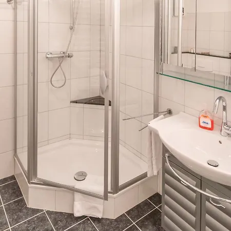 Alan In Close To Bus - Amazing View - Location * Kaprun