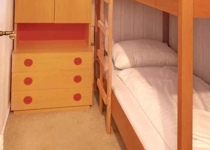 Alan In Close To Bus - Amazing View - Location *